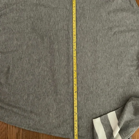 Women’s “Weekend” Sweater - Picture 3 of 4